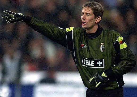 竞技宝下载 -包含刚刚!赛后夏洛特黄蜂调整名单巴塞罗那遗憾出局备战德国杯,今晚浙江队临场应变的词条